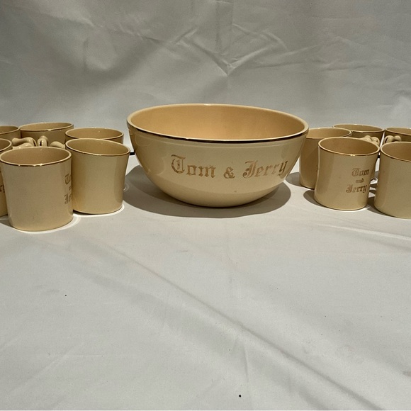 Vintage Tom and Jerry Punch Bowl Set with 12 Cups - Picture 1 of 4